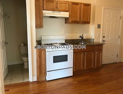 Revere Spacious 2 bed 1 bath available 7/1 on Pleasant St in Revere!   - $2,500